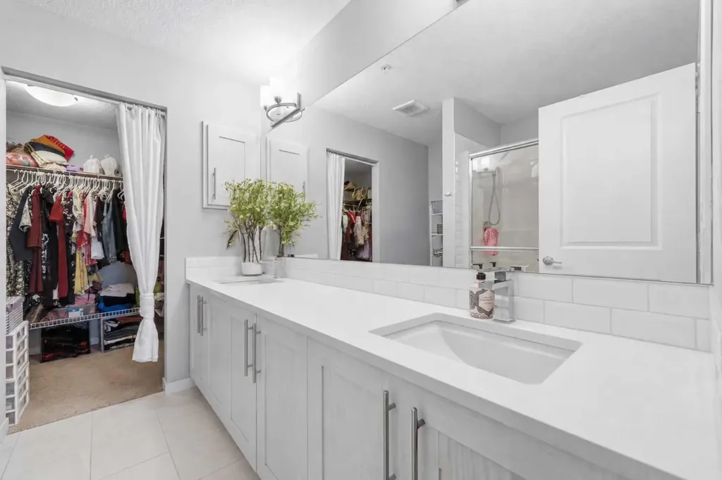 370 Harvest Hills Common NE Calgary AB T3K 2M8