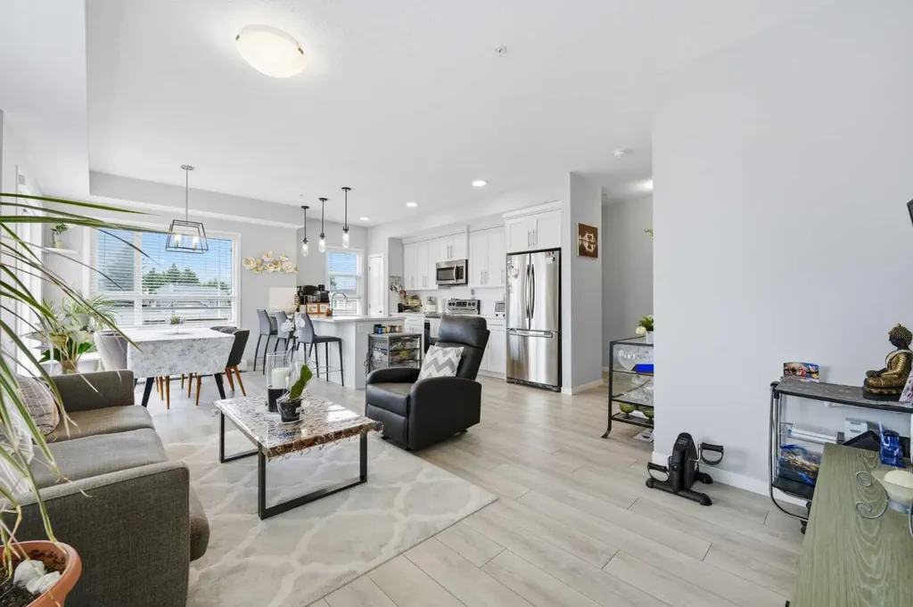 370 Harvest Hills Common NE Calgary AB T3K 2M8