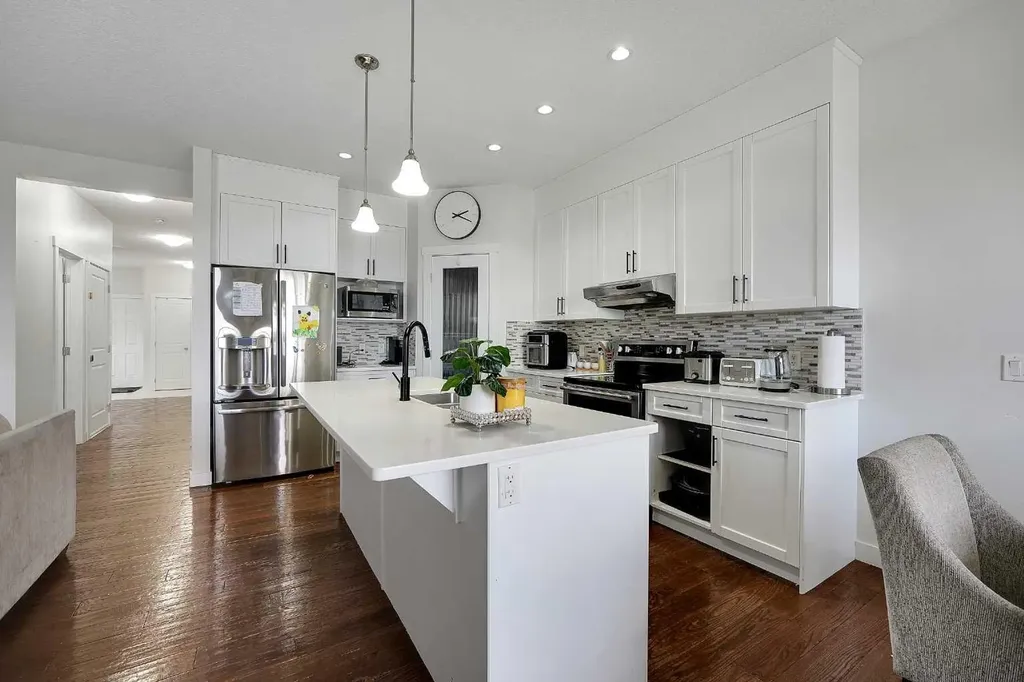 129 Covecreek Bay NE Calgary AB T3K 0N1