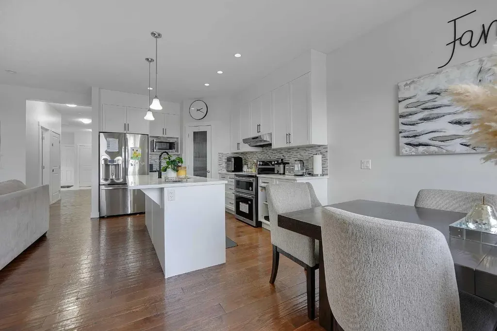 129 Covecreek Bay NE Calgary AB T3K 0N1