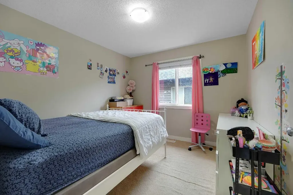 129 Covecreek Bay NE Calgary AB T3K 0N1