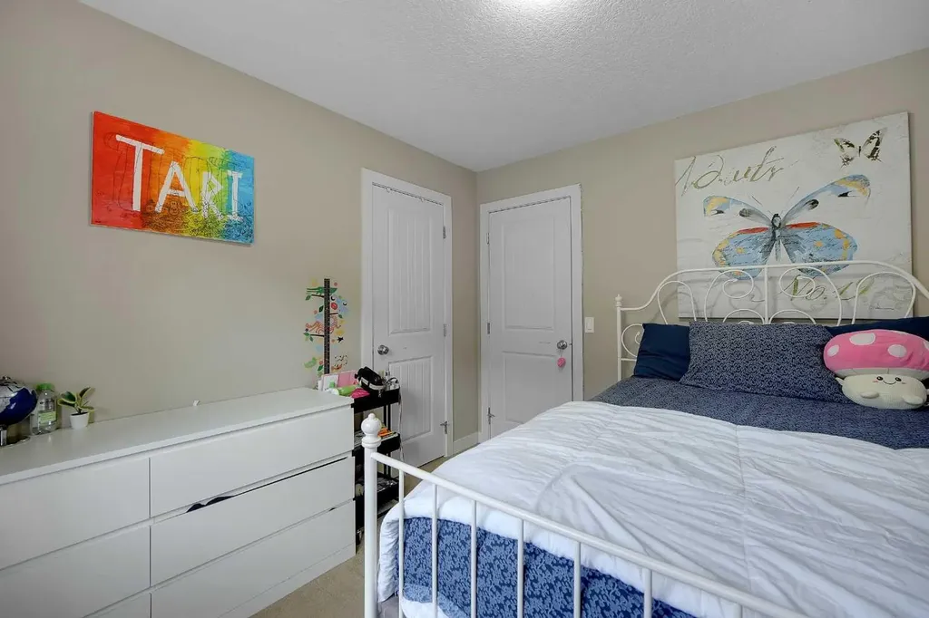 129 Covecreek Bay NE Calgary AB T3K 0N1