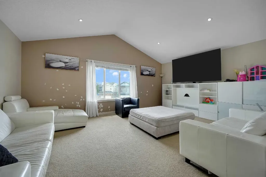 129 Covecreek Bay NE Calgary AB T3K 0N1