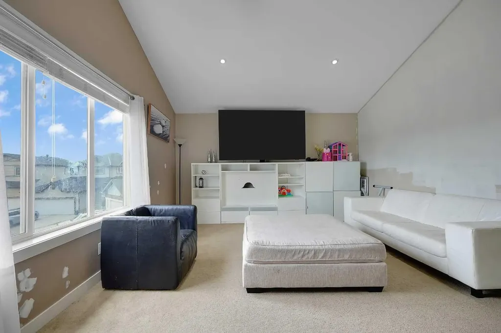 129 Covecreek Bay NE Calgary AB T3K 0N1