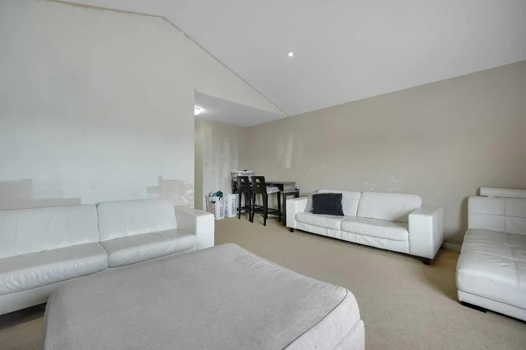 129 Covecreek Bay NE Calgary AB T3K 0N1