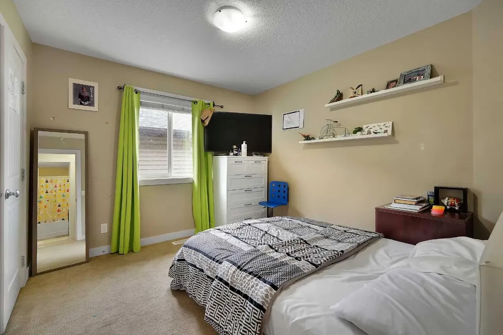 129 Covecreek Bay NE Calgary AB T3K 0N1