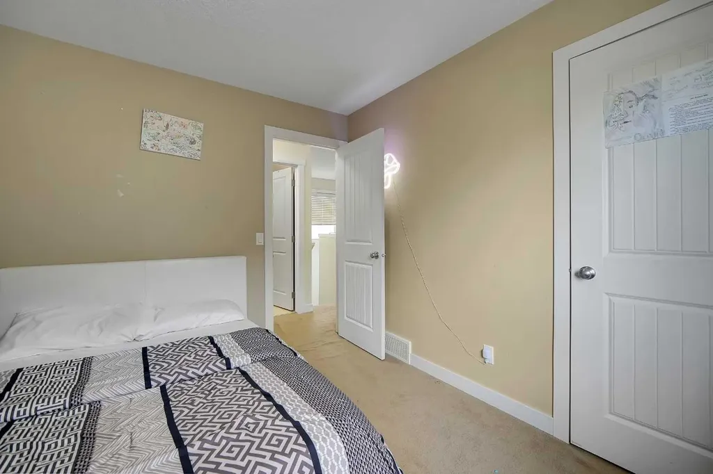 129 Covecreek Bay NE Calgary AB T3K 0N1