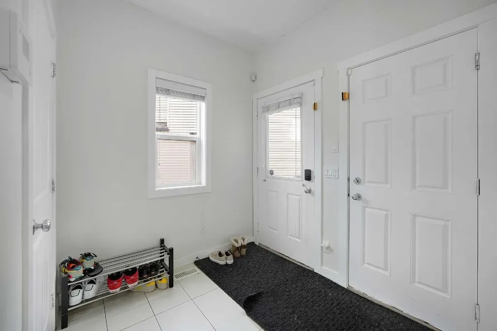 129 Covecreek Bay NE Calgary AB T3K 0N1