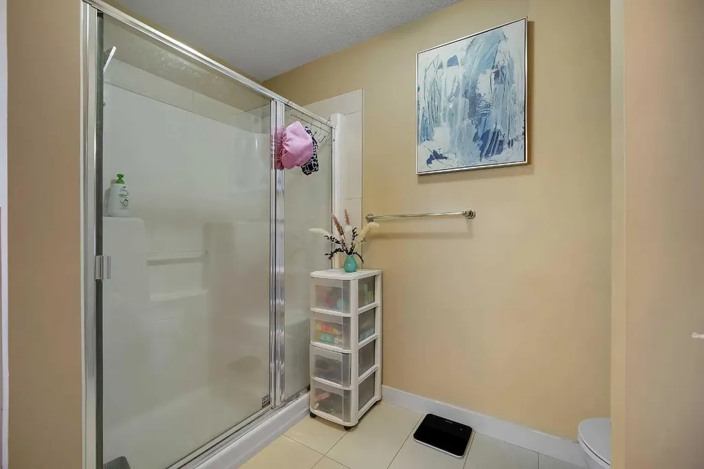 129 Covecreek Bay NE Calgary AB T3K 0N1