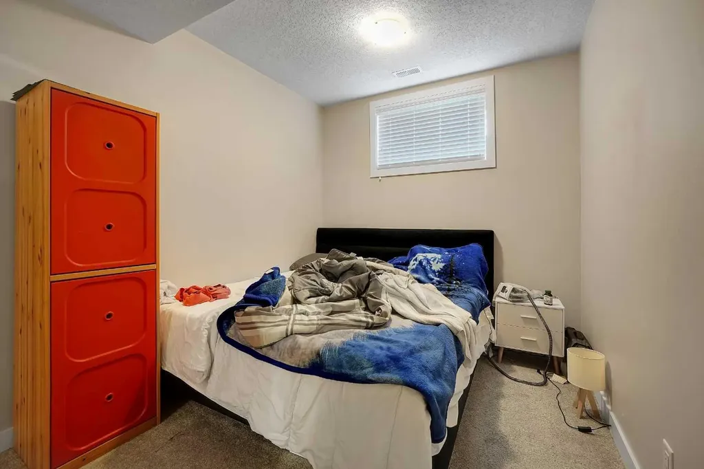 129 Covecreek Bay NE Calgary AB T3K 0N1