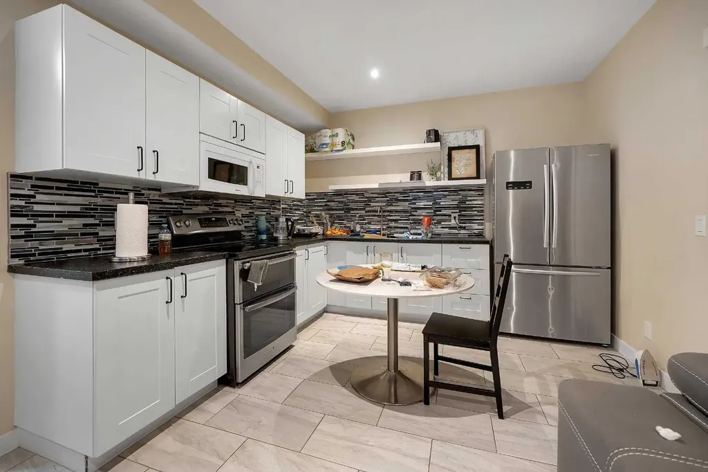 129 Covecreek Bay NE Calgary AB T3K 0N1