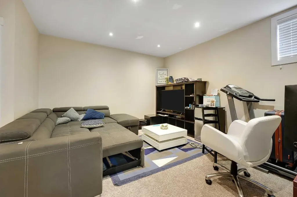 129 Covecreek Bay NE Calgary AB T3K 0N1