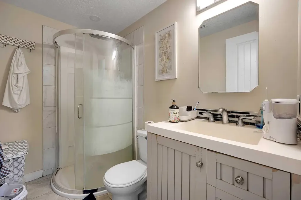 129 Covecreek Bay NE Calgary AB T3K 0N1