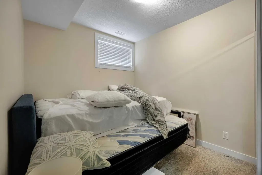 129 Covecreek Bay NE Calgary AB T3K 0N1