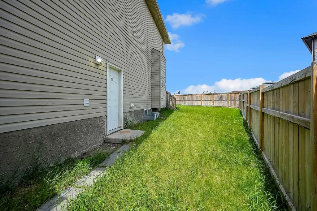 129 Covecreek Bay NE Calgary AB T3K 0N1