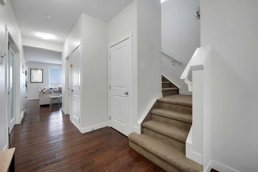 129 Covecreek Bay NE Calgary AB T3K 0N1