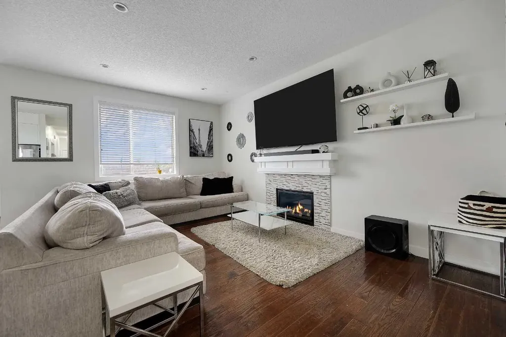 129 Covecreek Bay NE Calgary AB T3K 0N1