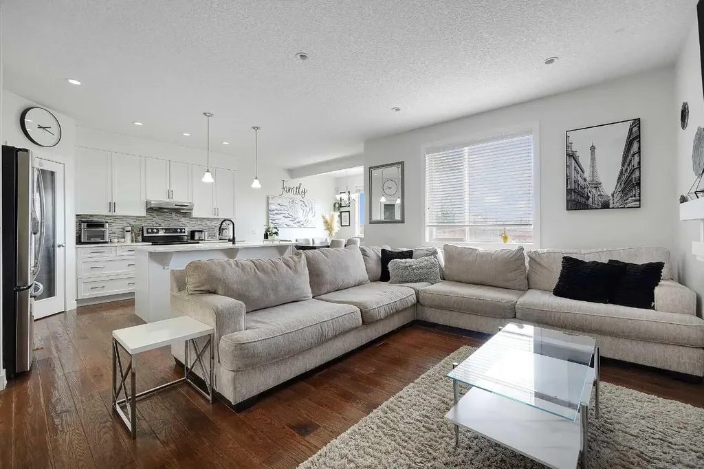 129 Covecreek Bay NE Calgary AB T3K 0N1