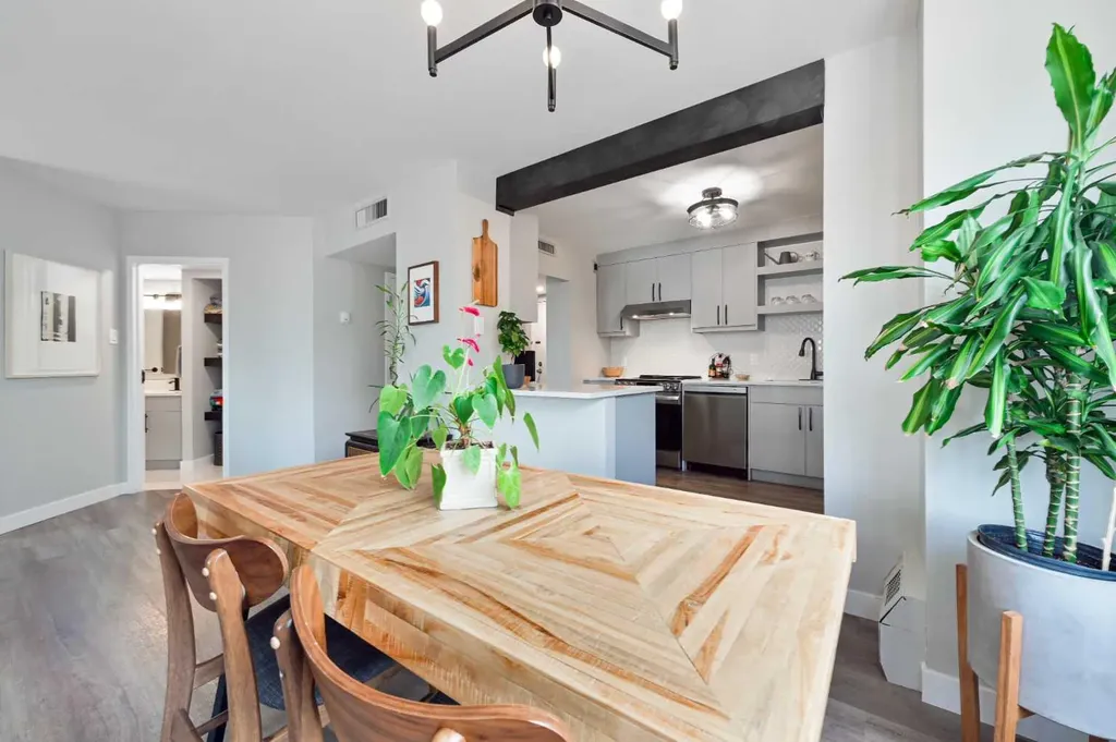 1202 13 Avenue SW Calgary AB T3C 0T1