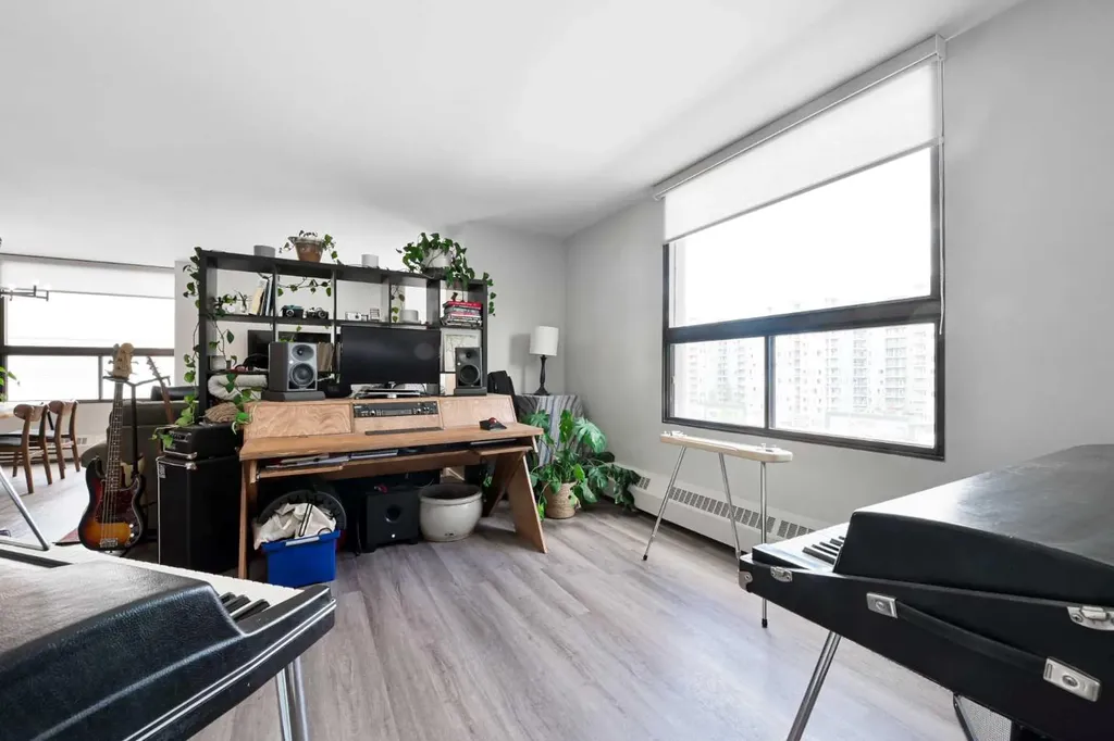1202 13 Avenue SW Calgary AB T3C 0T1