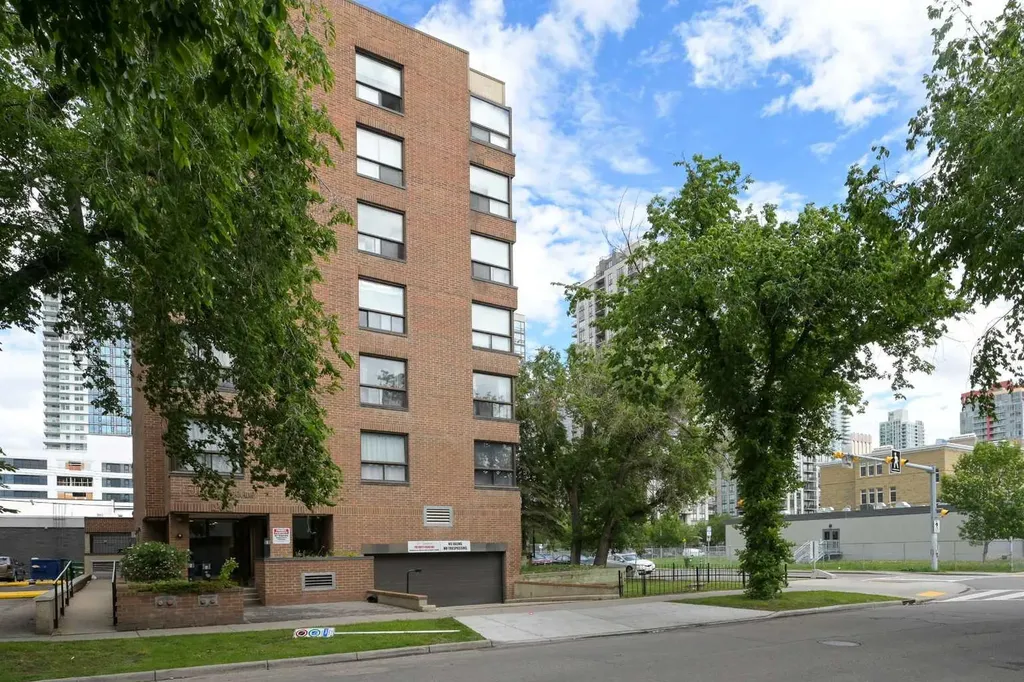 1202 13 Avenue SW Calgary AB T3C 0T1