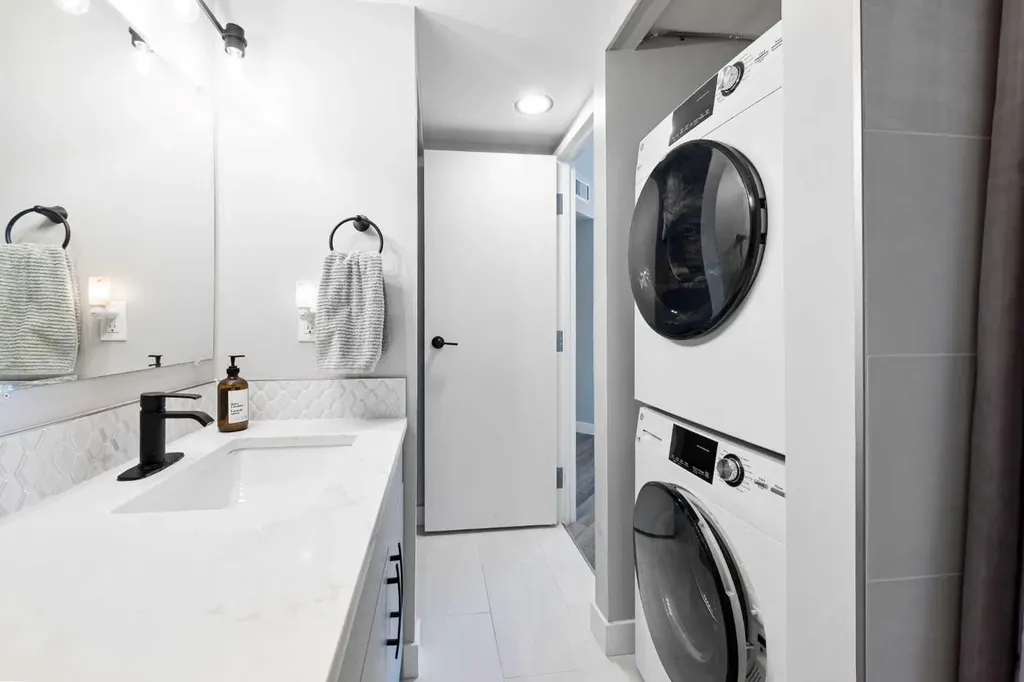 1202 13 Avenue SW Calgary AB T3C 0T1