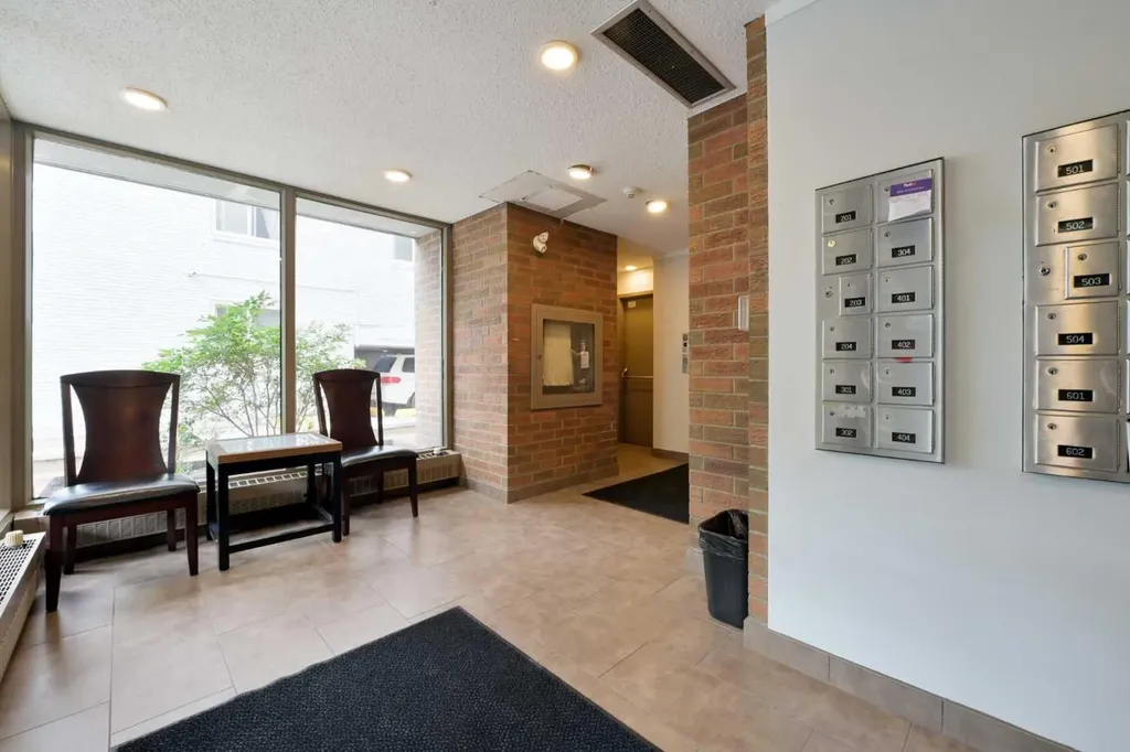 1202 13 Avenue SW Calgary AB T3C 0T1