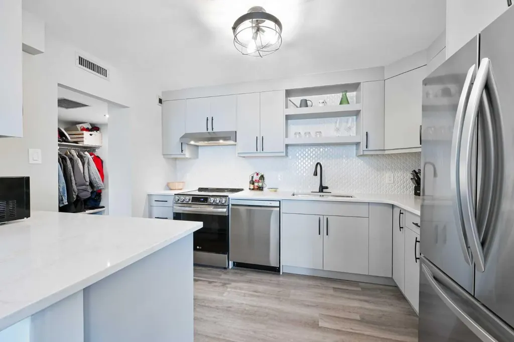 1202 13 Avenue SW Calgary AB T3C 0T1