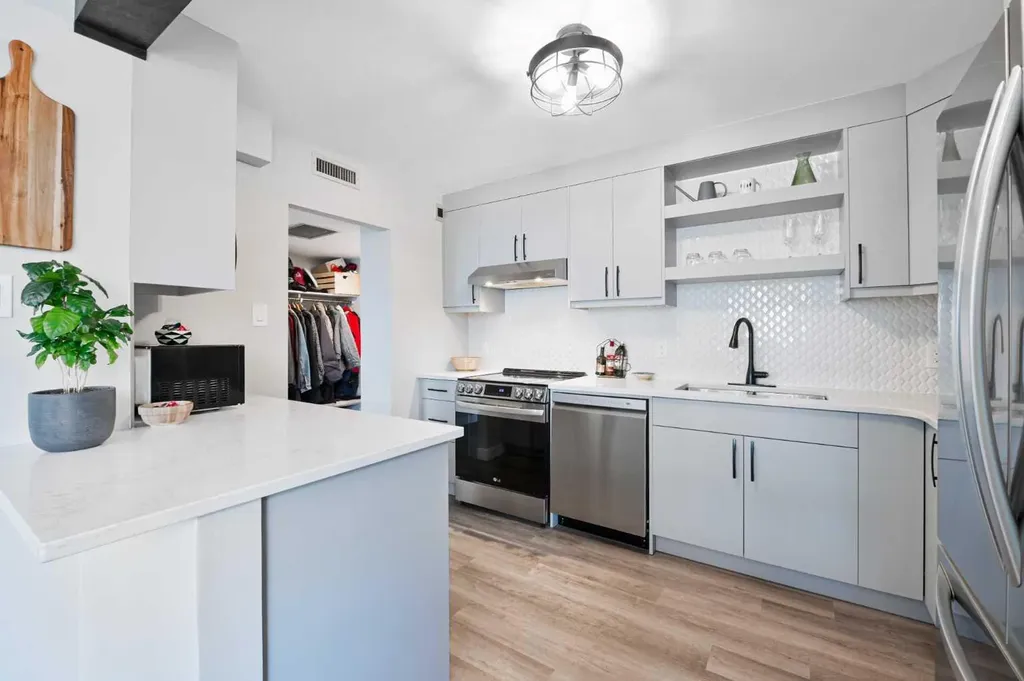 1202 13 Avenue SW Calgary AB T3C 0T1