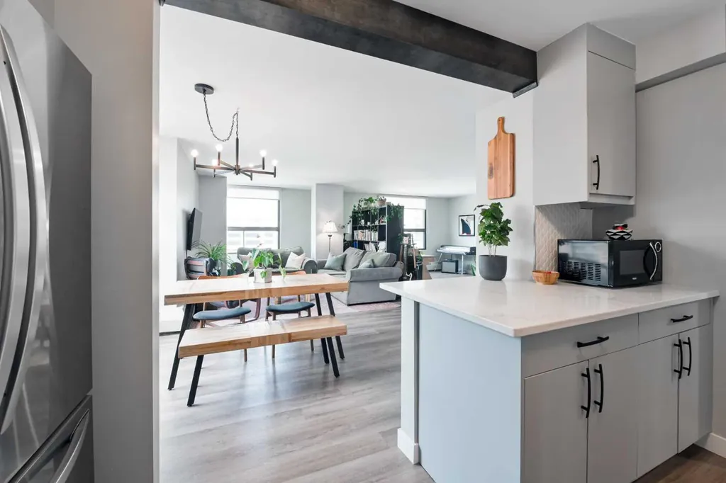 1202 13 Avenue SW Calgary AB T3C 0T1