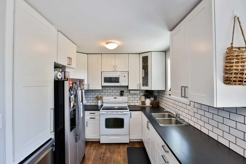 195 Laval Boulevard W Lethbridge AB T1J 4E2