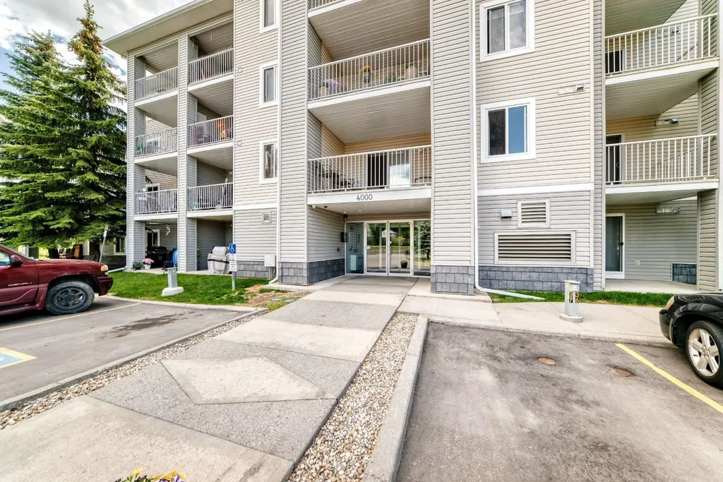 1620 70 Street SE Calgary AB T2A 7Z2