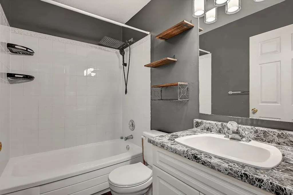 10036 107 Avenue Grande Prairie AB T8V 1L7