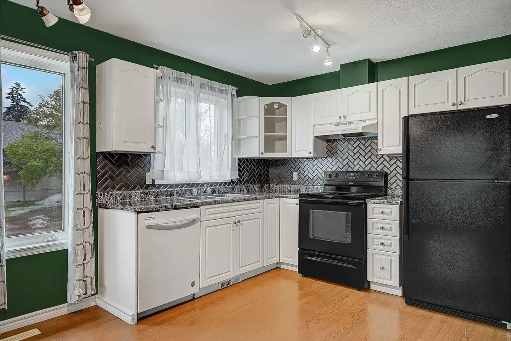 10036 107 Avenue Grande Prairie AB T8V 1L7