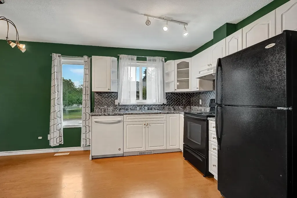 10036 107 Avenue Grande Prairie AB T8V 1L7