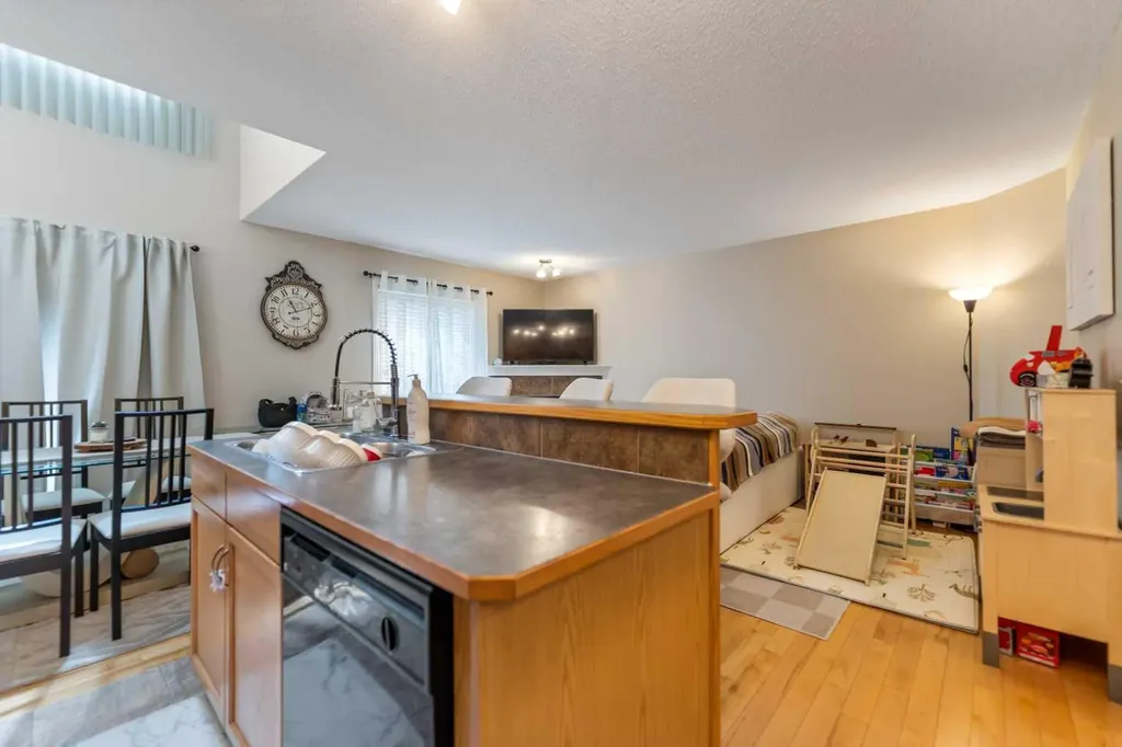 2323 Eversyde Avenue SW Calgary AB T2Y 4S4