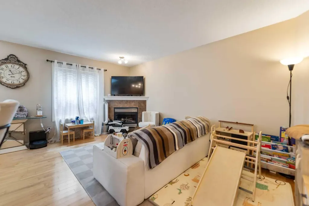 2323 Eversyde Avenue SW Calgary AB T2Y 4S4