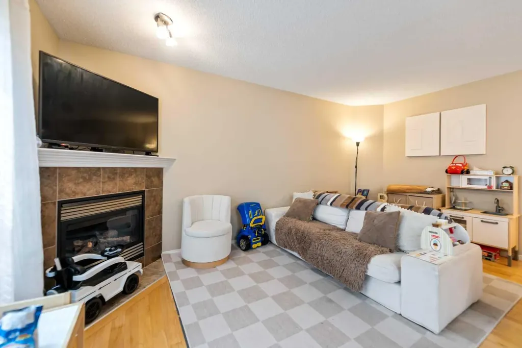 2323 Eversyde Avenue SW Calgary AB T2Y 4S4