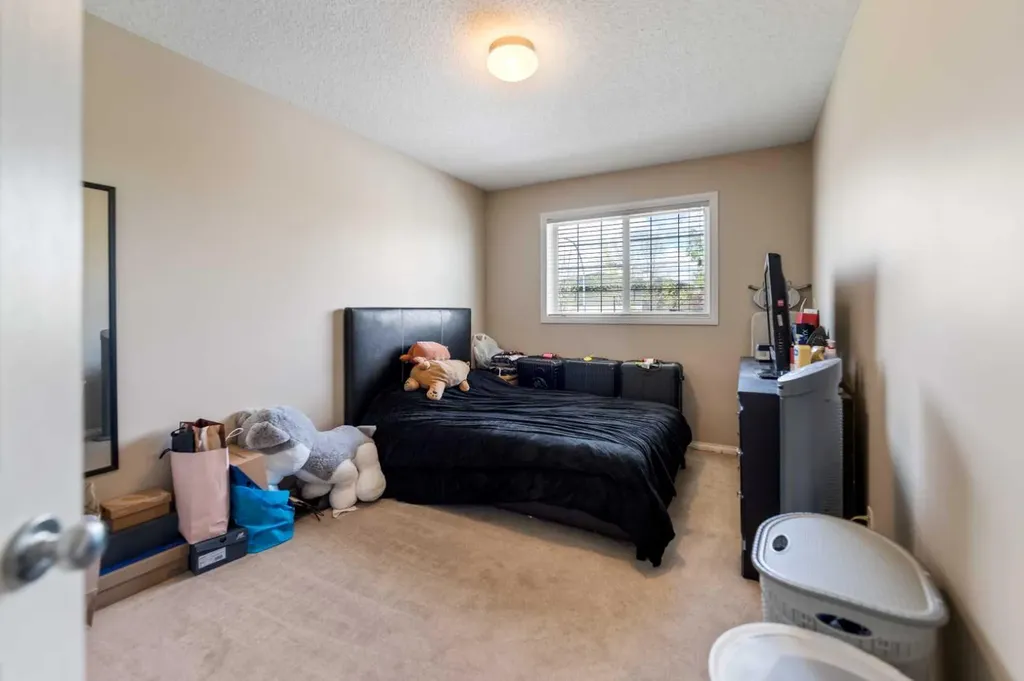 2323 Eversyde Avenue SW Calgary AB T2Y 4S4