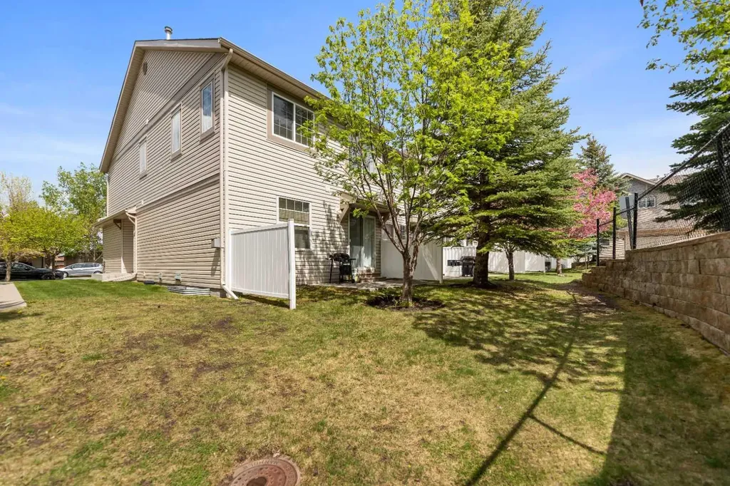 2323 Eversyde Avenue SW Calgary AB T2Y 4S4