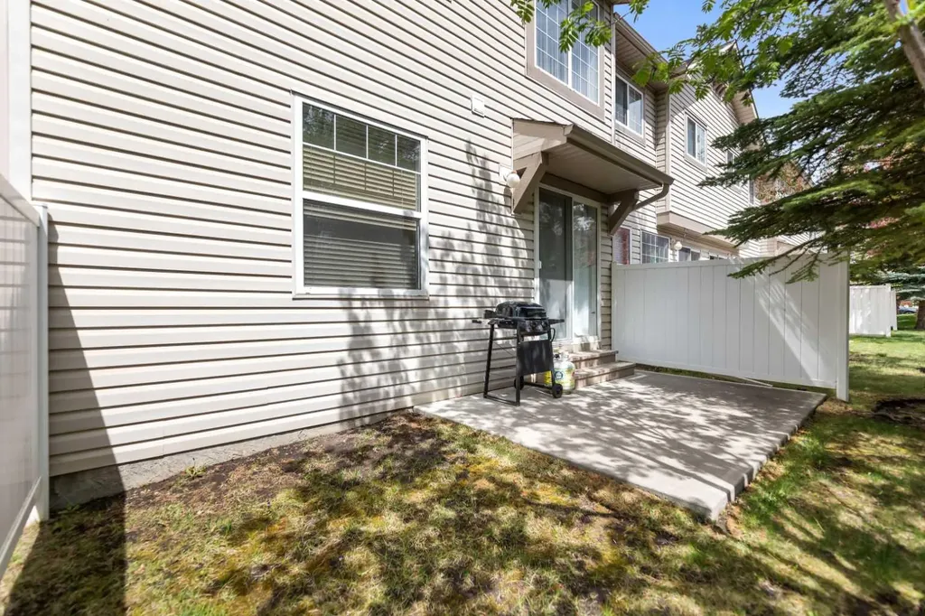 2323 Eversyde Avenue SW Calgary AB T2Y 4S4