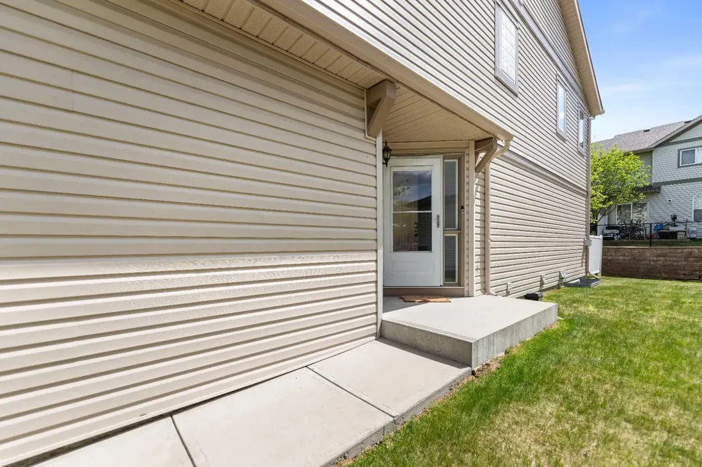 2323 Eversyde Avenue SW Calgary AB T2Y 4S4