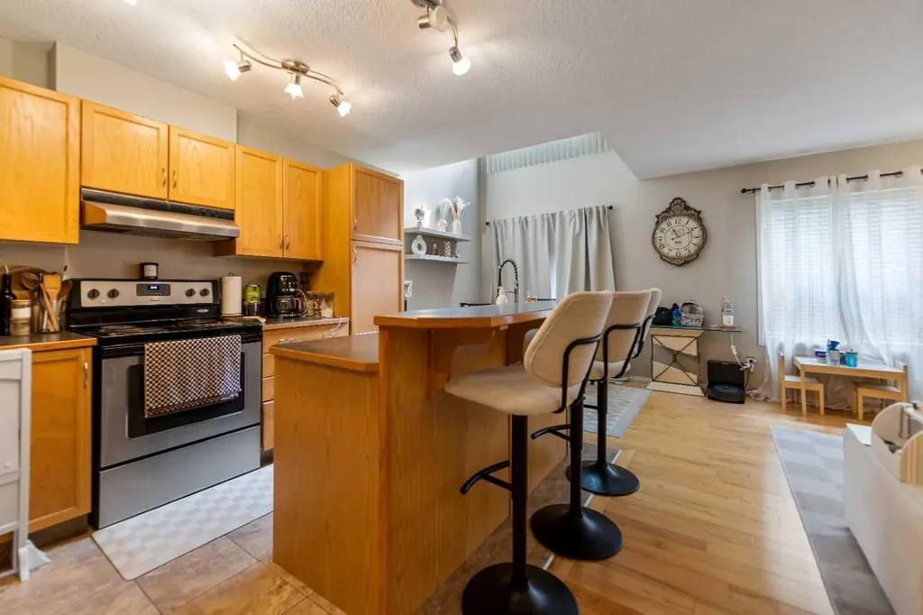 2323 Eversyde Avenue SW Calgary AB T2Y 4S4