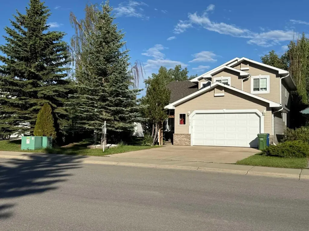 704 Woodside Drive NW Airdrie AB T4B2G9