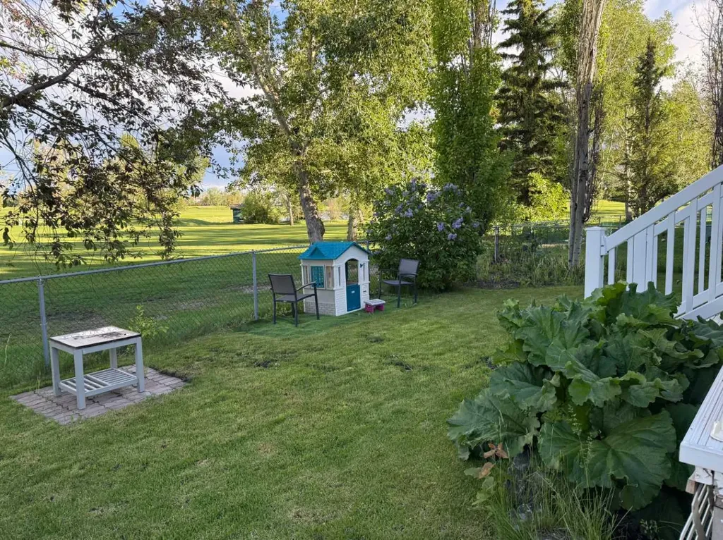704 Woodside Drive NW Airdrie AB T4B2G9