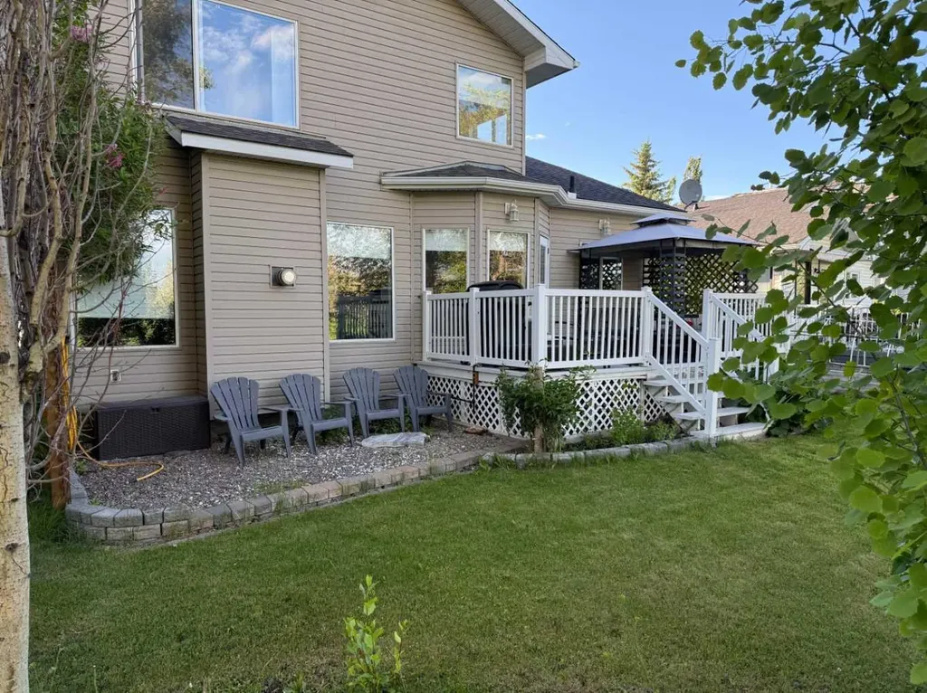 704 Woodside Drive NW Airdrie AB T4B2G9