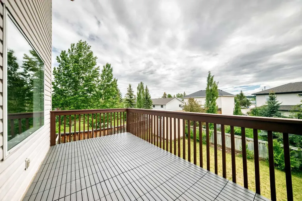 142 Quigley Close Cochrane AB T4C 1S4