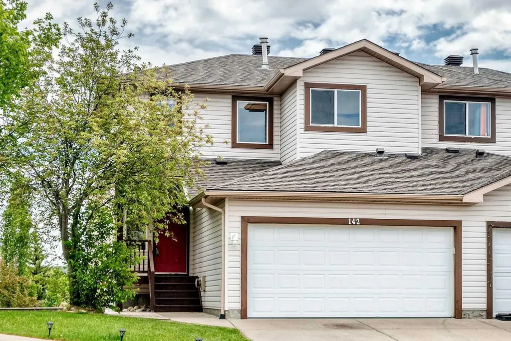 142 Quigley Close Cochrane AB T4C 1S4