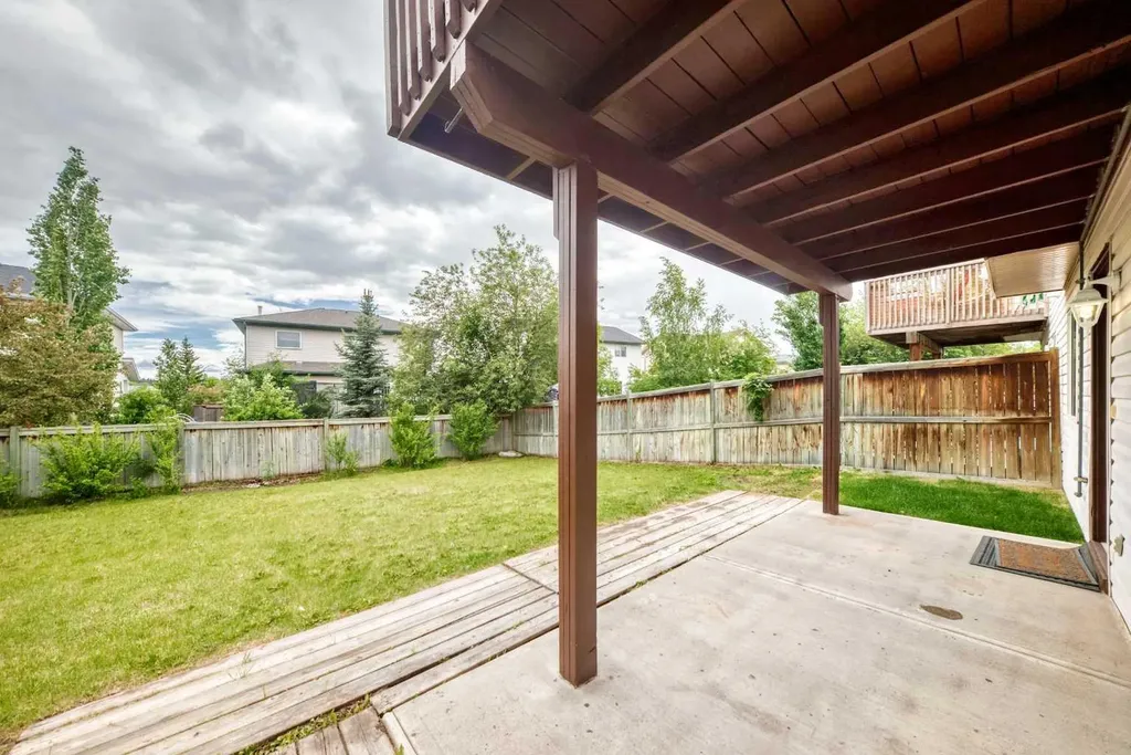 142 Quigley Close Cochrane AB T4C 1S4