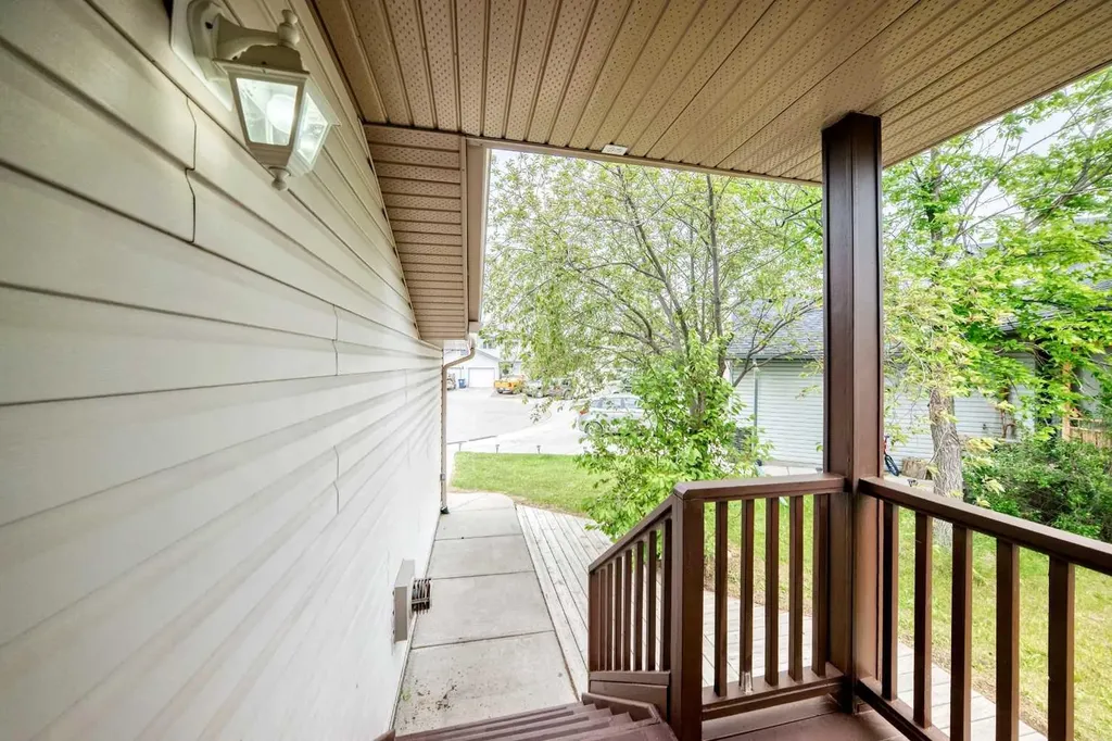 142 Quigley Close Cochrane AB T4C 1S4